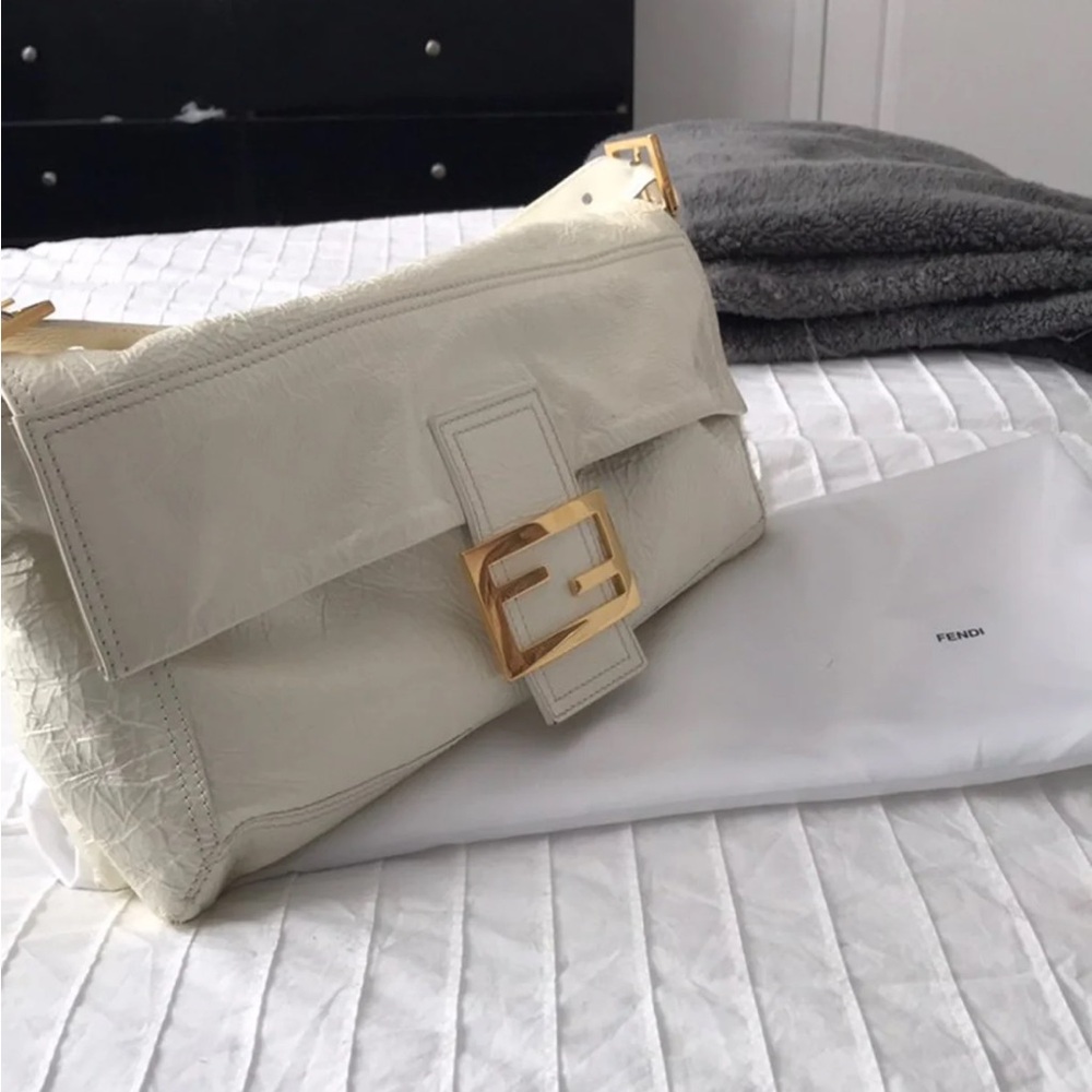 RARE Auth Fendi XL Baguette patent leather Ivory Shoulder Bag crossbody clutch - Picture 5 of 16